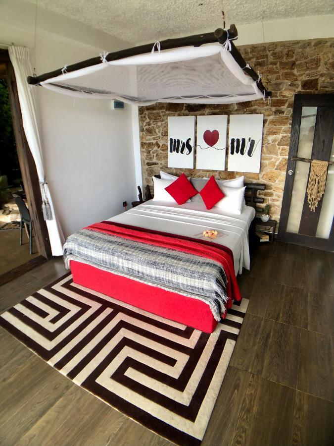 Romance In Ella Exterior foto